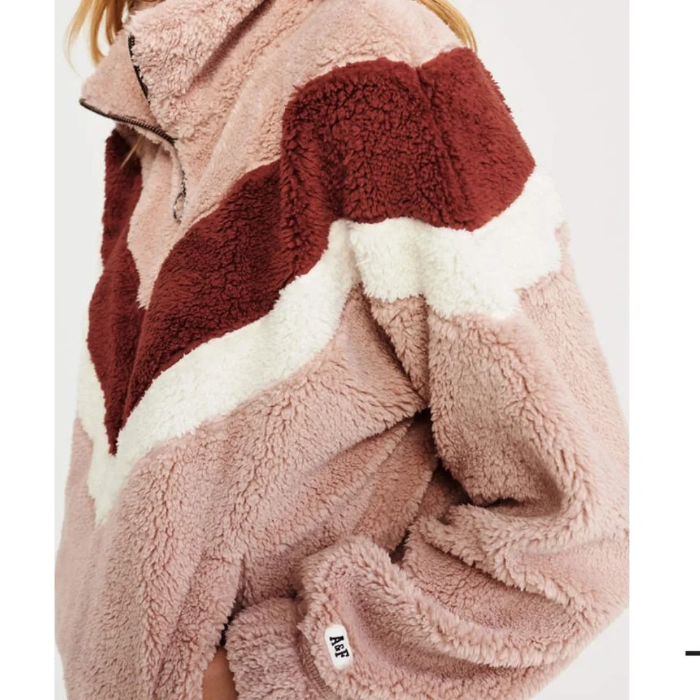 Abercrombie&Fitch Colorblock Sherpa in Pink - Picture 3 of 3